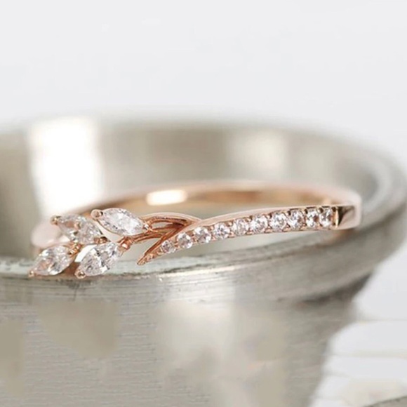 Rose Gold Leaf Ring - Picture 4 of 5